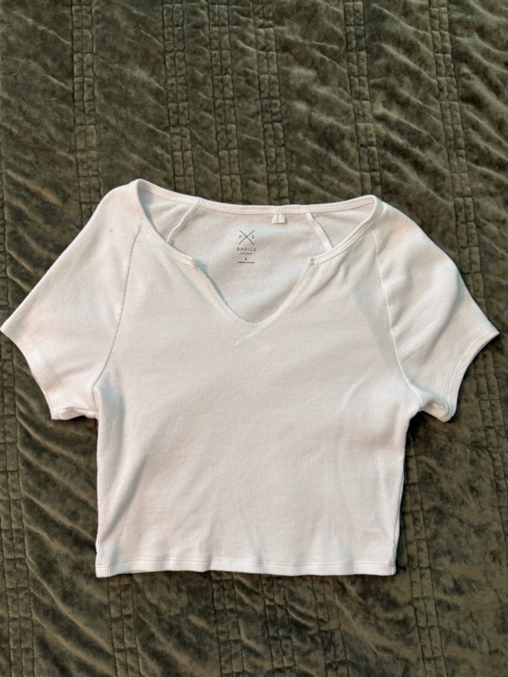 SOLD Pacsun Basics Women's White Ribbed V-Neck Short Sleeve Top